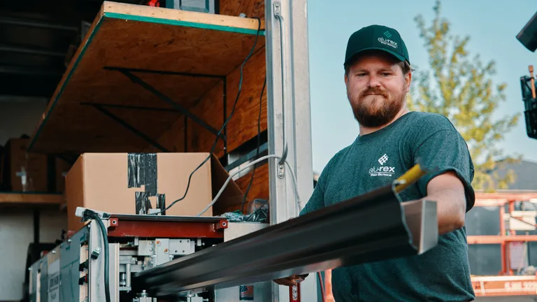 Seamless gutter machine forming a custom gutter on site